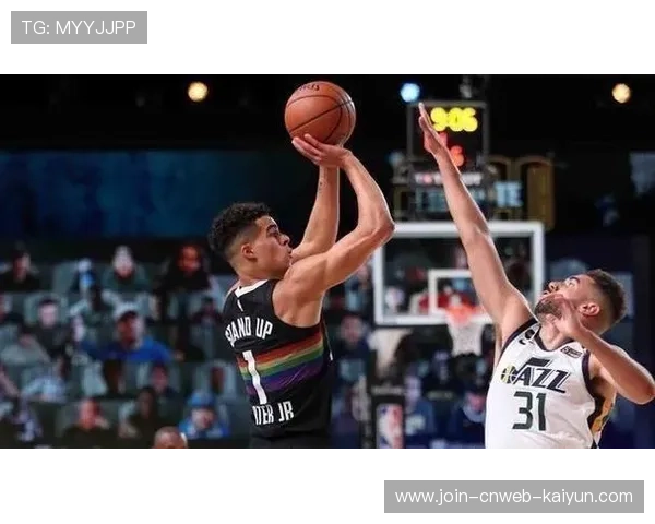 米切尔45度角连续急停跳投，落点稳定如机器